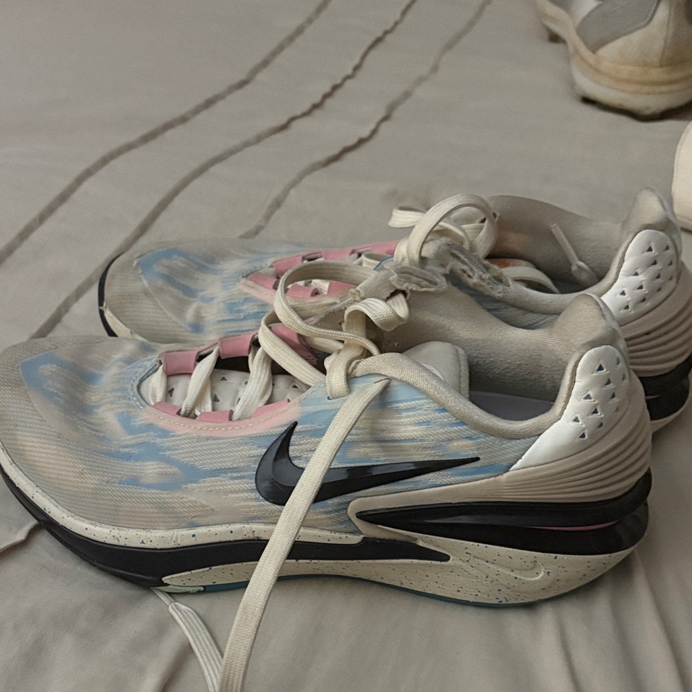 Nike Women's White and Pink Athletic Shoes